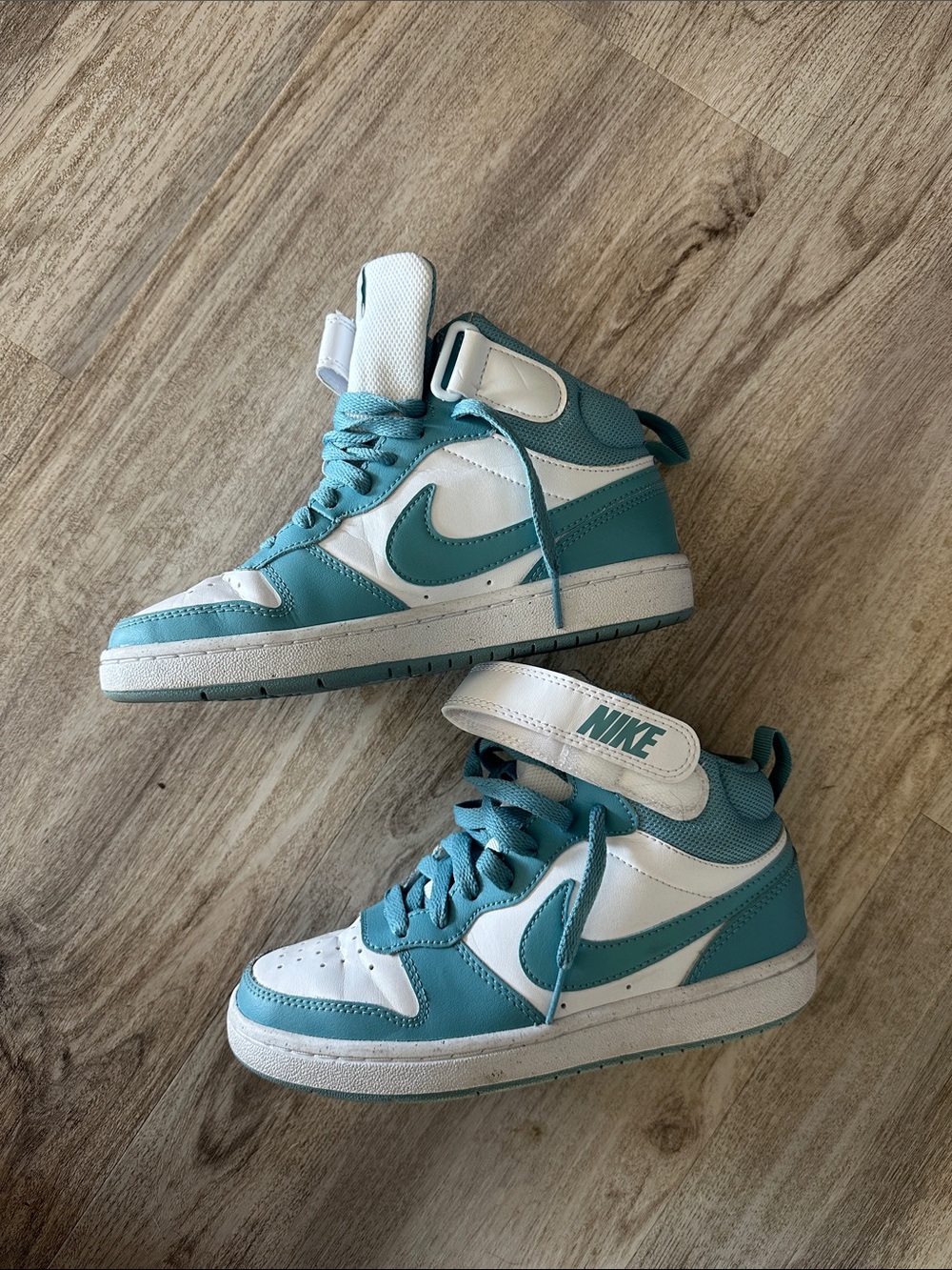 Nike High top tennis shoes